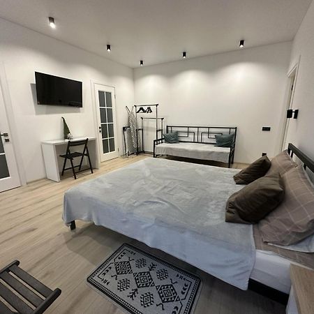Soborna Apartment Ривне Екстериор снимка
